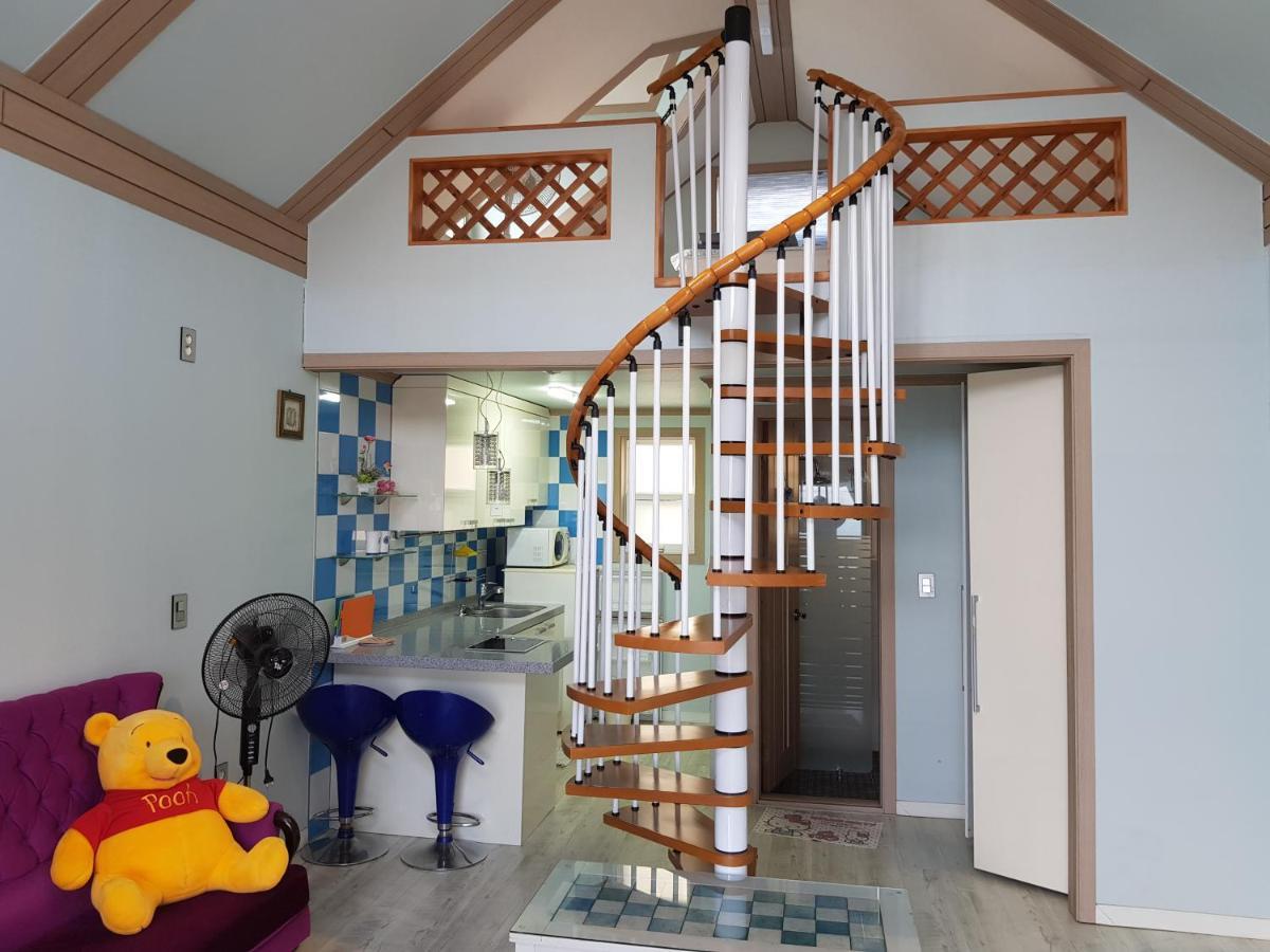Rainbow Hill Pension Namhae Exterior photo