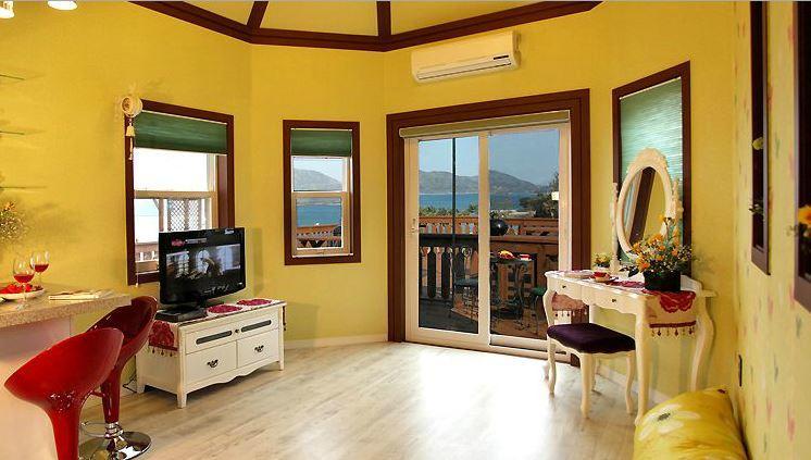 Rainbow Hill Pension Namhae Exterior photo