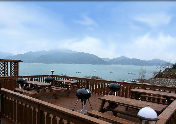 Rainbow Hill Pension Namhae Exterior photo